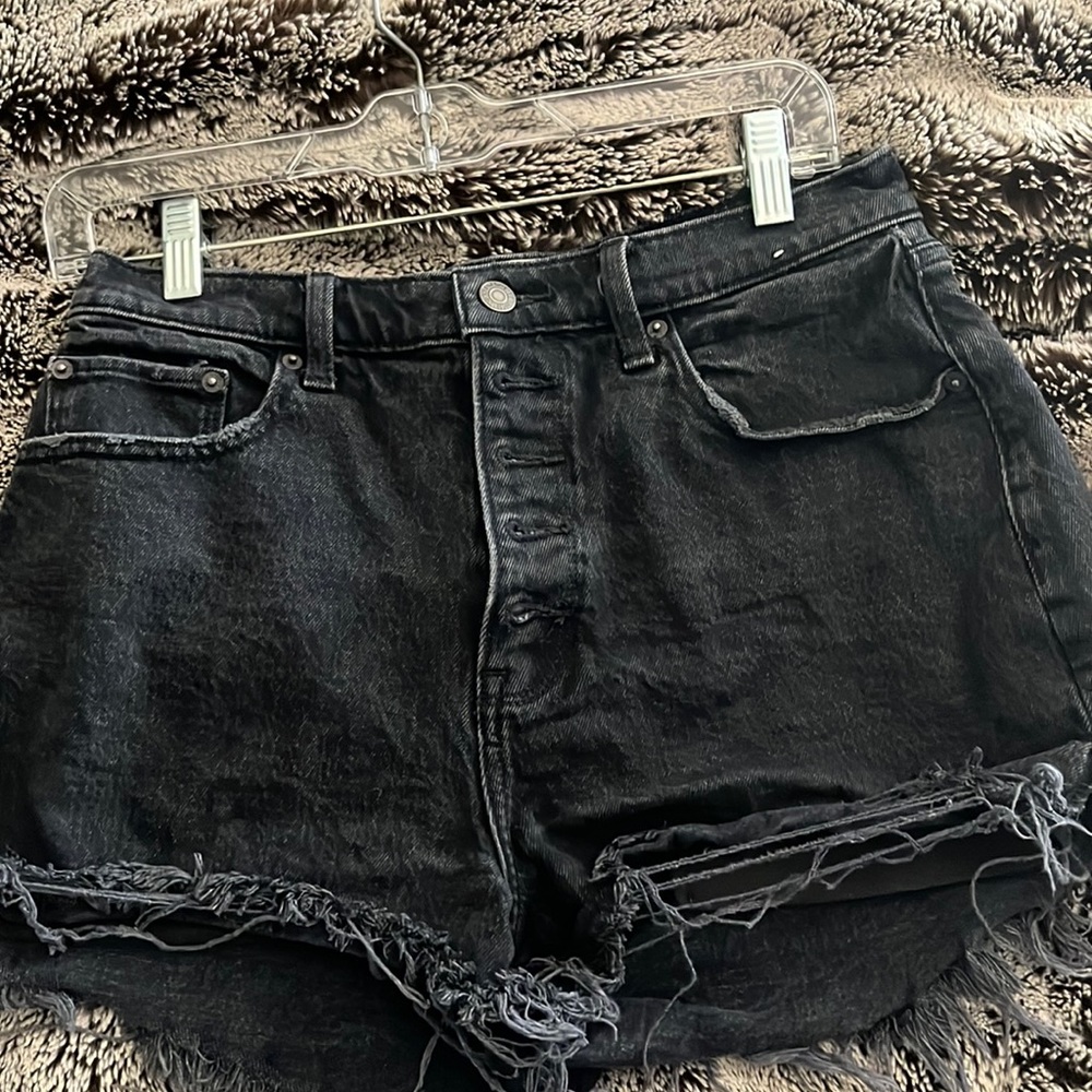Abercrombie black curve love high rise mom short